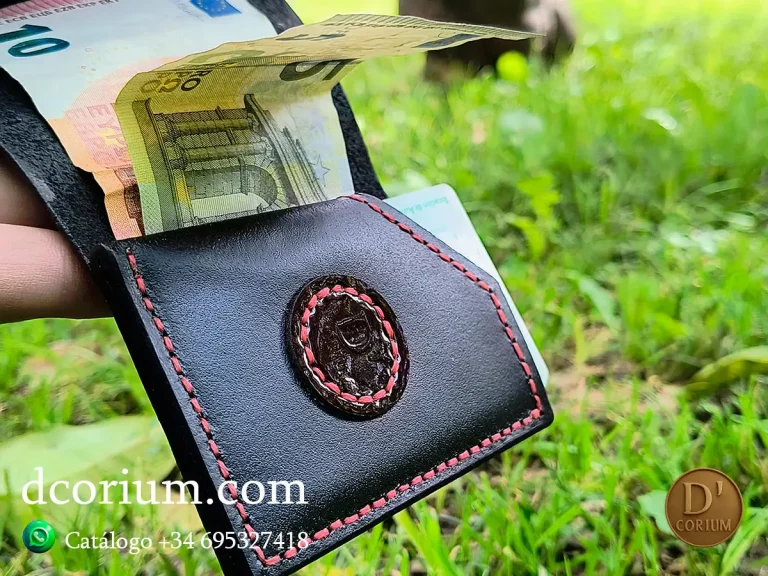 Moda masculina en cuero: cinturones, carteras y llaveros